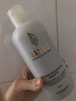 셀리본 하수오 내츄럴 프리벤션 탈모관리 샴푸 300ml — 5점을 준 리뷰어가 2019년 11월 올린 사용 사진