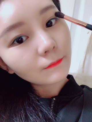 [마이다스툴] 410 와이드 블렌딩 브러쉬 — 5점을 준 리뷰어가 2018년 11월 올린 사용 사진