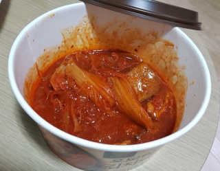 GS25 YOU US  오모리김치돼지찜 — 5점을 준 리뷰어가 2018년 3월 올린 사용 사진