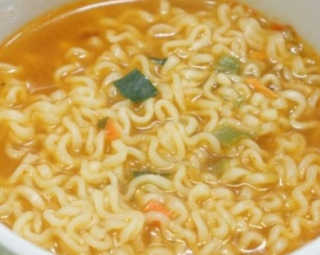 라면 그대로가 제일 맛있는 더엄마라면 — 5점을 준 리뷰어가 2019년 6월 올린 사용 사진