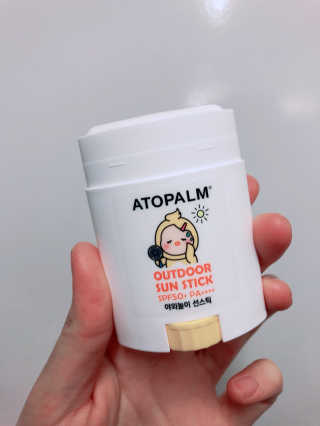 아토팜 야외놀이 선스틱 SPF50+ PA++++ — 4점을 준 리뷰어가 2020년 3월 올린 사용 사진