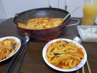 [홍코너떡볶이]옛날떡볶이 인기맛 4팩세트 — 5점을 준 리뷰어가 2019년 11월 올린 사용 사진