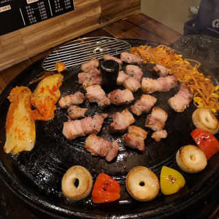 [화덕고깃간 마곡발산점] 화덕삼겹살2인분 — 5점을 준 리뷰어가 2018년 12월 올린 사용 사진