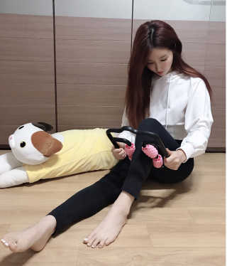 뭅뭅 바디핏레그롤러 종아리 허벅지 하체 마사지기 — 4.5점을 준 리뷰어가 2019년 9월 올린 사용 사진