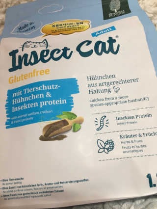 그린펫푸드 인섹트캣 글루텐프리（1.2KG） — 4.5점을 준 리뷰어가 2019년 7월 올린 사용 사진