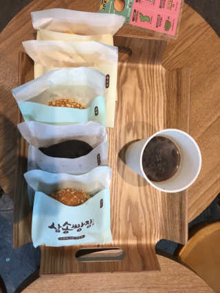 삼송빵집 부천점 [삼송빵집 부천역사점]삼송빵집 특별세트 — 4.5점을 준 리뷰어가 2019년 8월 올린 사용 사진