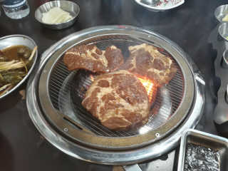 [두툼갈비] 두툼갈비 2인분 + 매콤치즈버섯 set — 4.33점을 준 리뷰어가 2018년 11월 올린 사용 사진