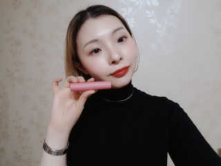 [블랙루즈] 로즈 벨벳 립스틱 택1+랜덤1 — 5점을 준 리뷰어가 2019년 1월 올린 사용 사진
