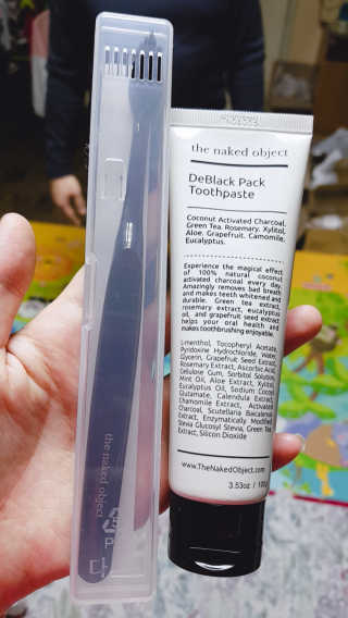 the naked object 디블랙팩치약 디블랙칫솔 세트 — 4점을 준 리뷰어가 2019년 3월 올린 사용 사진