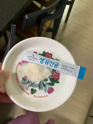 [빙그레] 에버그로 생유산균 1봉（10포입）+펫밀크2팩 — 4점을 준 리뷰어가 2019년 3월 올린 사용 사진