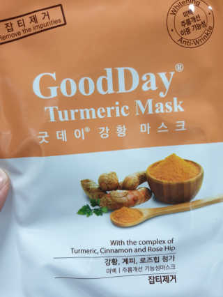 GoodDay Skincare GoodDay 강황 마스크 — 4점을 준 리뷰어가 2019년 9월 올린 사용 사진