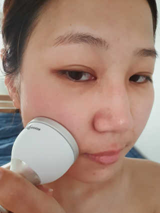 [더마퀸]쿨링스틱 페이스앤아이 — 5점을 준 리뷰어가 2019년 4월 올린 사용 사진