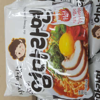 라면 그대로가 제일 맛있는 더엄마라면 — 5점을 준 리뷰어가 2019년 6월 올린 사용 사진