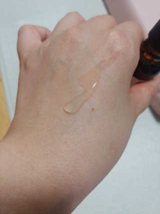 [스킨큐어] 산다화 비타민C 화이트닝 에센스 30ml — 5점을 준 리뷰어가 2019년 7월 올린 사용 사진