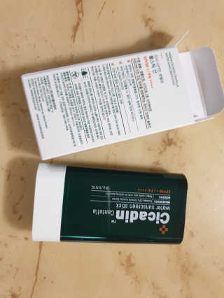 [미샤] 시카딘 센텔라 물스틱 선 SPF 50+ PA++++ — 4점을 준 리뷰어가 2019년 4월 올린 사용 사진