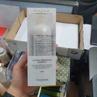 셀리본 하수오 내츄럴 프리벤션 탈모관리 샴푸 300ml — 5점을 준 리뷰어가 2019년 11월 올린 사용 사진
