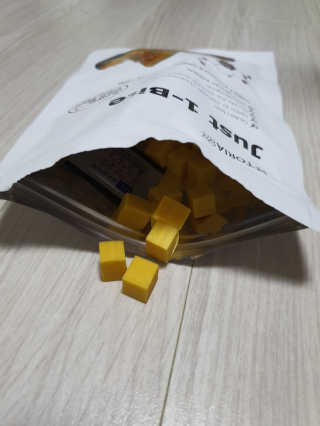 [펫토리아] 한입뚝딱 바이트 + 짜먹는 한입뚝딱 SET — 4점을 준 리뷰어가 2020년 3월 올린 사용 사진