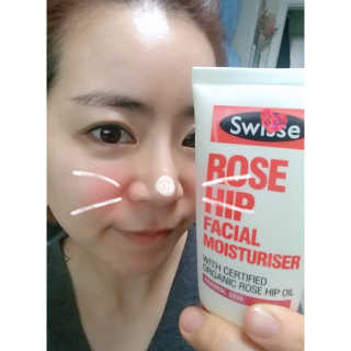 SWISSE 스위스 로즈힙 페이셜 모이스처라이저 로션 — 5점을 준 리뷰어가 2019년 12월 올린 사용 사진