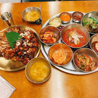 [동네맛집족발] 4개 족발 중 택1 — 4점을 준 리뷰어가 2019년 11월 올린 사용 사진