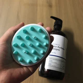 달리프 베러 퍼퓸 샴푸 1000ml 레이니데이 or 일랑로즈 — 4.25점을 준 리뷰어가 2018년 9월 올린 사용 사진