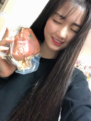 행복먹거리공작소 맥족. 맥주에 빠진 족발 550g + 마늘소스 70g — 5점을 준 리뷰어가 2020년 1월 올린 사용 사진