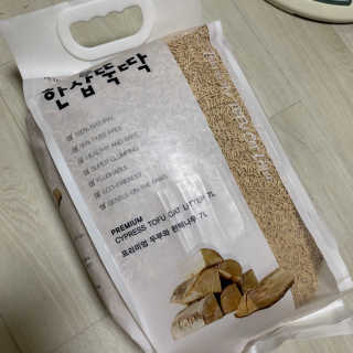 [펫토리아]한삽뚝딱 프리미엄 고양이 두부모래 — 5점을 준 리뷰어가 2019년 8월 올린 사용 사진