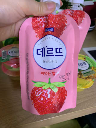 데르뜨 떠먹는 과일 3종, 짜먹는 과일 2종 총 10개 체험 — 5점을 준 리뷰어가 2020년 3월 올린 사용 사진