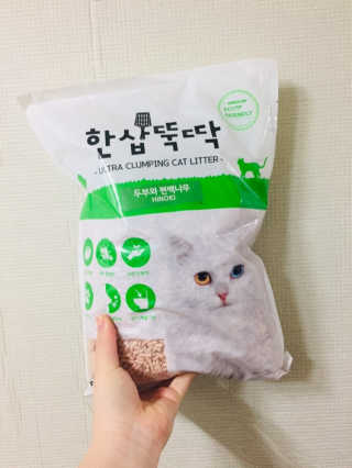 [펫토리아] BEST 고양이두부모래 6L 한삽뚝딱 — 4.5점을 준 리뷰어가 2018년 12월 올린 사용 사진