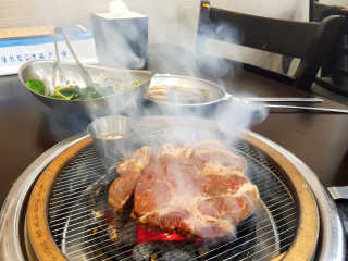 [두툼갈비] 두툼갈비 2인분 + 매콤치즈버섯 set — 4.17점을 준 리뷰어가 2018년 8월 올린 사용 사진