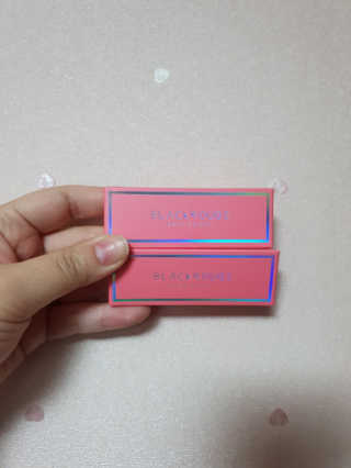 [블랙루즈] 로즈 벨벳 립스틱 택1+랜덤1 — 5점을 준 리뷰어가 2019년 1월 올린 사용 사진