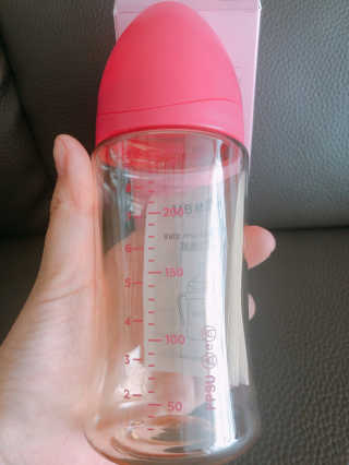 유비맘 PPSU 젖병 노꼭지_260ml_컬러 랜덤 발송 — 5점을 준 리뷰어가 2020년 3월 올린 사용 사진