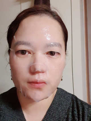 고보습에 화이트닝 아미모네 바다마스크팩 10매입 — 5점을 준 리뷰어가 2019년 10월 올린 사용 사진