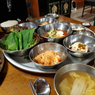 [동네맛집족발] 4개 족발 중 택1 — 4점을 준 리뷰어가 2020년 2월 올린 사용 사진