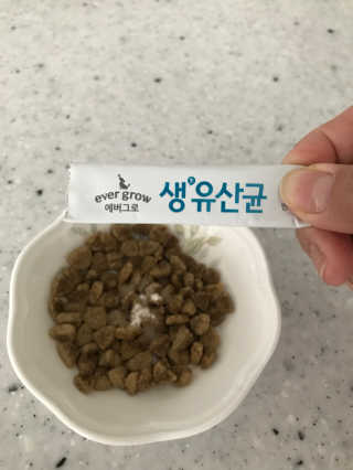 [빙그레] 에버그로 생유산균 1봉（10포입）+펫밀크2팩 — 5점을 준 리뷰어가 2019년 5월 올린 사용 사진