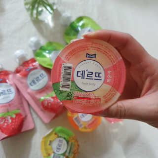 데르뜨 떠먹는 과일 3종, 짜먹는 과일 2종 총 10개 체험 — 5점을 준 리뷰어가 2020년 3월 올린 사용 사진