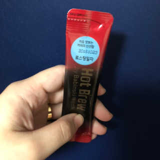 한국야쿠르트 콜드브루, 핫브루 액상스틱 BTS 일러스트 — 5점을 준 리뷰어가 2018년 11월 올린 사용 사진