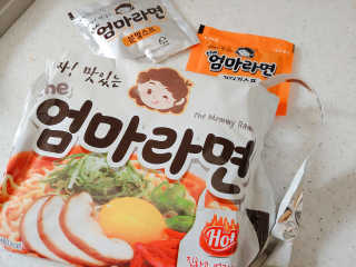 라면 그대로가 제일 맛있는 더엄마라면 — 4점을 준 리뷰어가 2019년 7월 올린 사용 사진