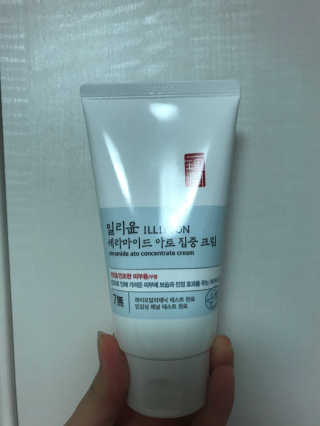 일리윤 세라마이드 아토 집중 크림 — 5점을 준 리뷰어가 2017년 10월 올린 사용 사진