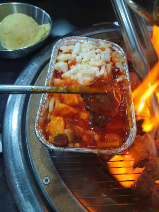 [두툼갈비] 두툼갈비 2인분 + 매콤치즈버섯 set — 5점을 준 리뷰어가 2018년 10월 올린 사용 사진