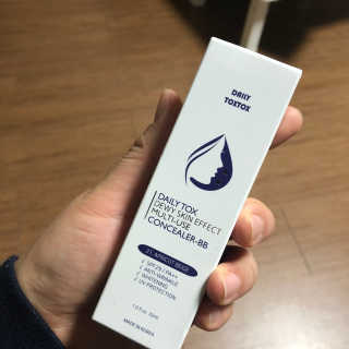 데일리톡스톡스 데일리톡스 듀이 스킨 이펙트 멀티 유즈 컨실러 비비 — 4.67점을 준 리뷰어가 2018년 3월 올린 사용 사진