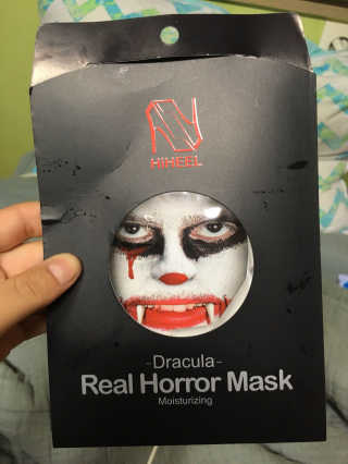 하이힐 리얼 호러마스크팩, HiHEEL REAL HORROR MASKPACK 하이힐 리얼 호러마스크팩-드라큐라 — 2점을 준 리뷰어가 2016년 12월 올린 사용 사진