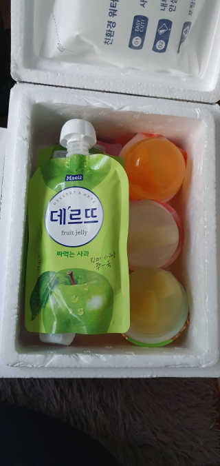 데르뜨 떠먹는 과일 3종, 짜먹는 과일 2종 총 10개 체험 — 2점을 준 리뷰어가 2020년 3월 올린 사용 사진