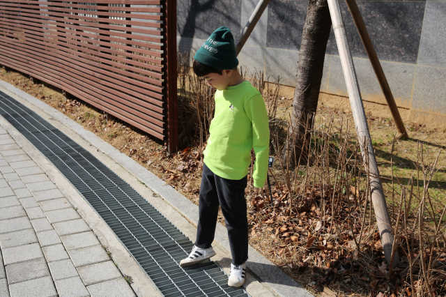 레트로 미키 그래픽 맨투맨 리뷰 사진