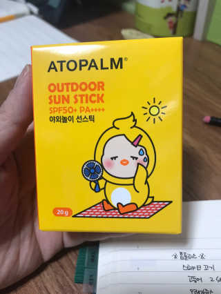 아토팜 야외놀이 선스틱 SPF50+ PA++++ — 5점을 준 리뷰어가 2020년 3월 올린 사용 사진