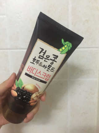 정글트리 검은콩 호두 아몬드 바디스크럽 — 4.5점을 준 리뷰어가 2018년 3월 올린 사용 사진