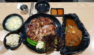 [하영족발과보쌈 강서구청점] 족발中 2인세트 — 5점을 준 리뷰어가 2019년 3월 올린 사용 사진