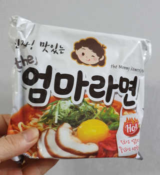 라면 그대로가 제일 맛있는 더엄마라면 — 5점을 준 리뷰어가 2019년 9월 올린 사용 사진