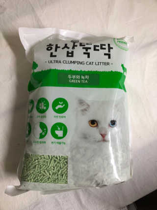 [펫토리아] BEST 고양이두부모래 6L 한삽뚝딱 — 3점을 준 리뷰어가 2018년 12월 올린 사용 사진
