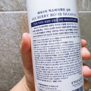 (주)에네스티 믹스베리 단백질 폭탄 샴푸 1000g — 5점을 준 리뷰어가 2019년 9월 올린 사용 사진