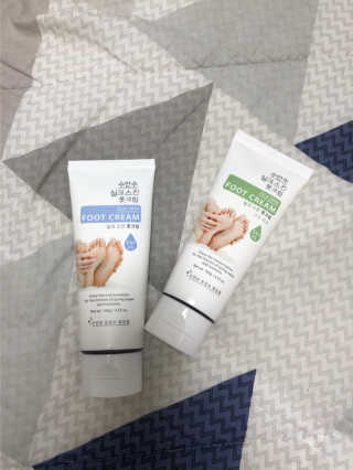 (주)에네스티 에네스티 수안수 실크스킨 풋크림 1+1 — 4점을 준 리뷰어가 2019년 11월 올린 사용 사진